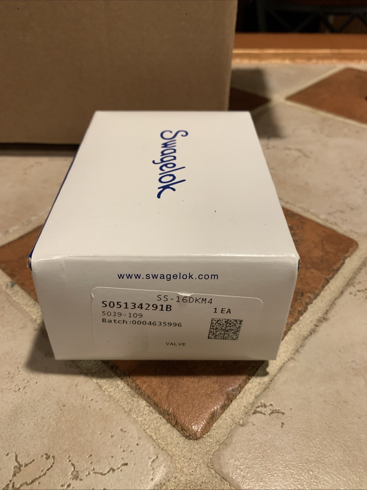 Swagelok Brand new packaging SS-16DKM4 Stainless Steel Integral Bonnet