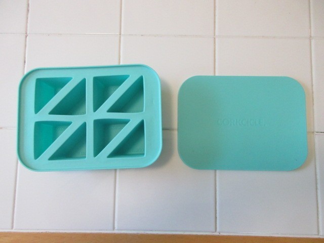 NEW Corkcicle Ice Wedge Mold/Tray with Lid Turquoise Silicone Ice Cubes