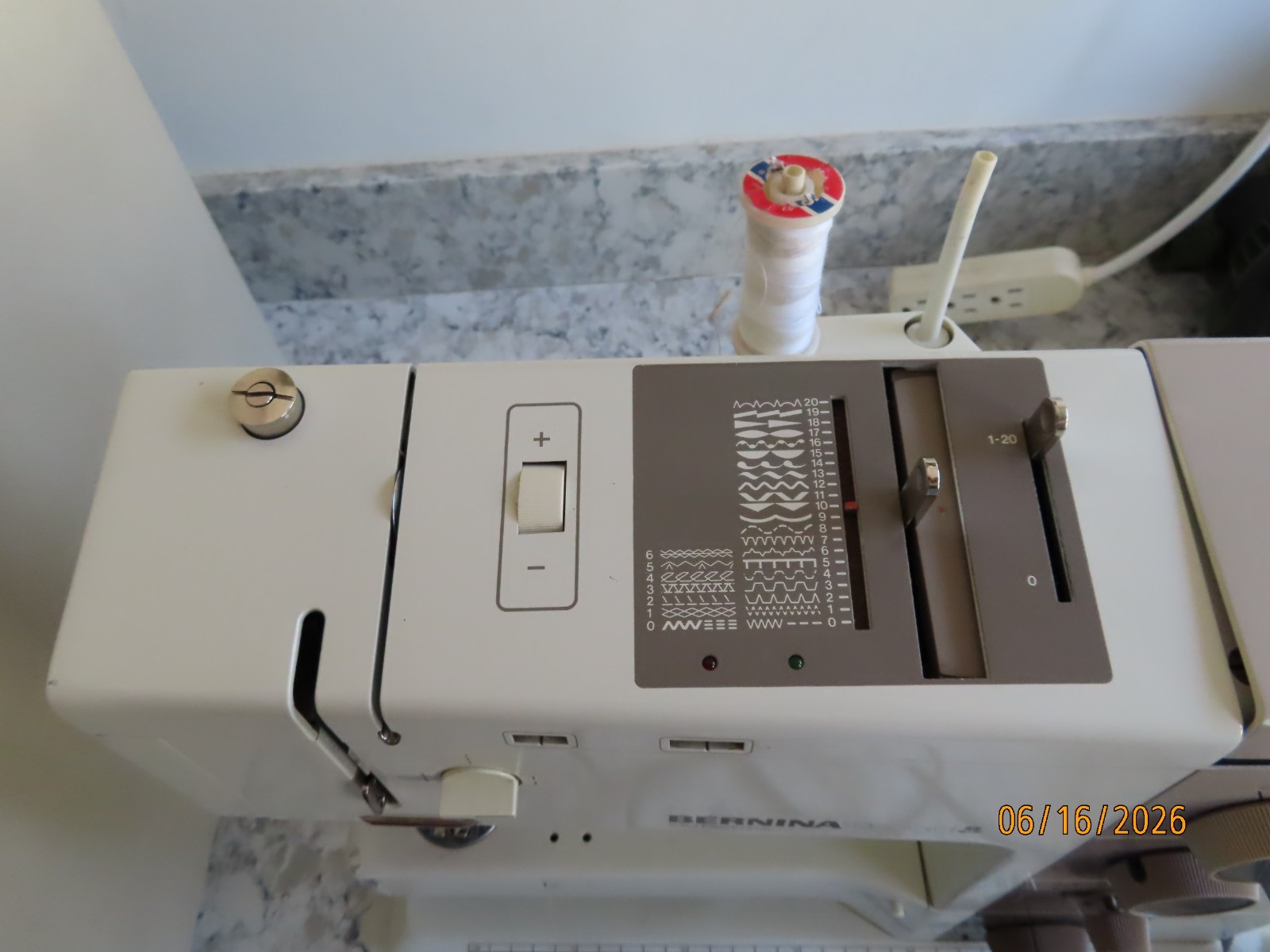 Bernina 930 record electronic sewing machine w/ arm, case, pedal works tested