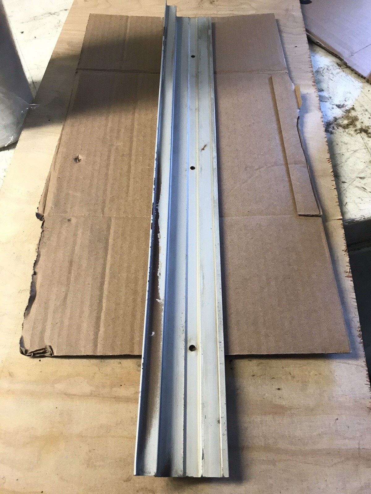 1983 INTERNATIONAL 9670 OUTER DOOR SILL