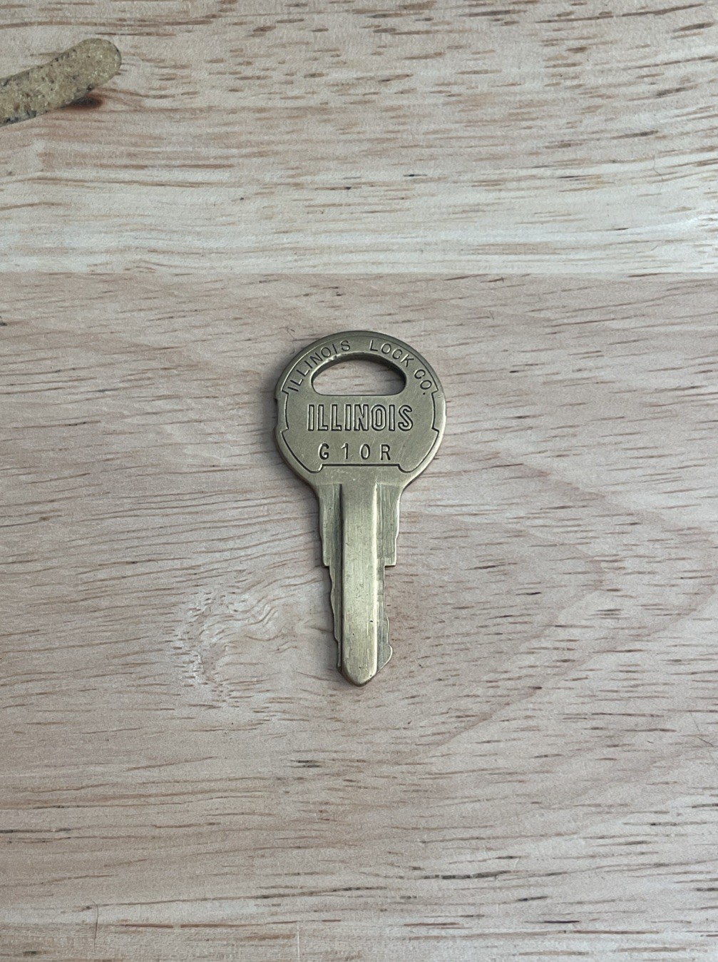 Illinois Lock Key # G 10 R