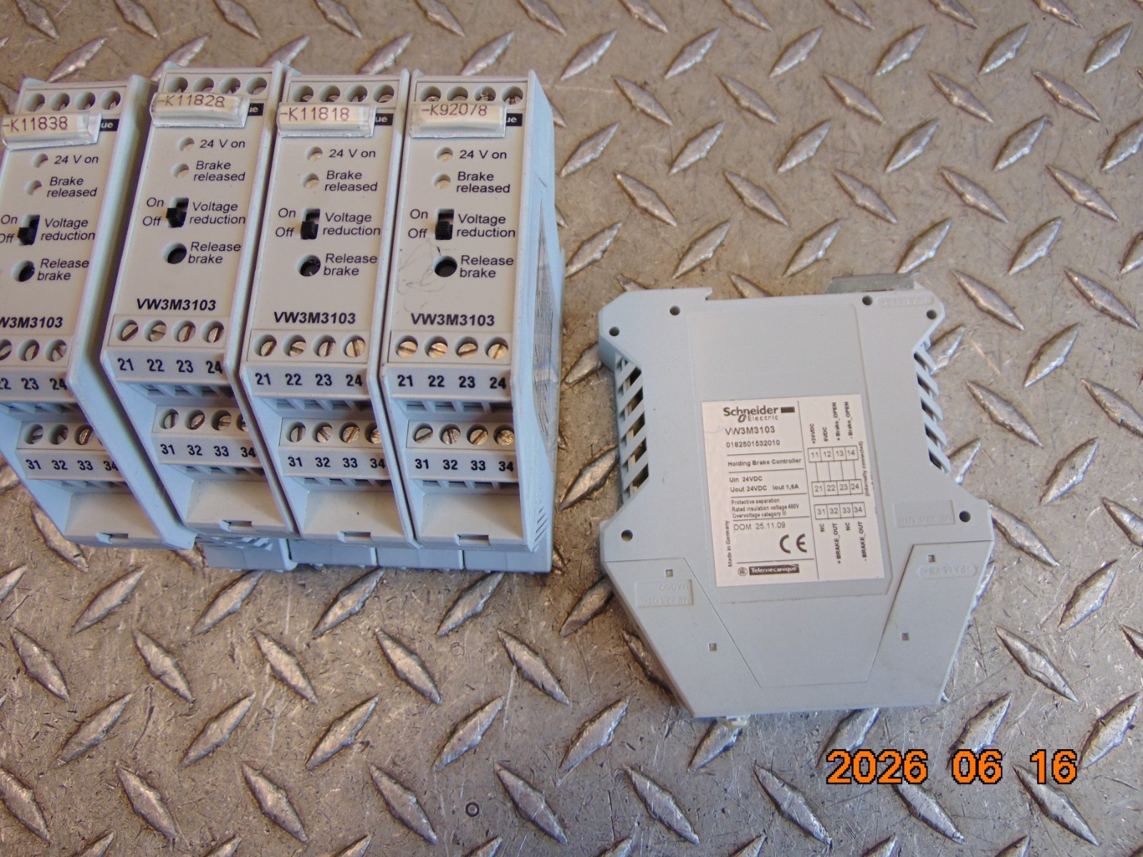 (1) Schneider VW3M3103 Holding Brake Controller 24VDC