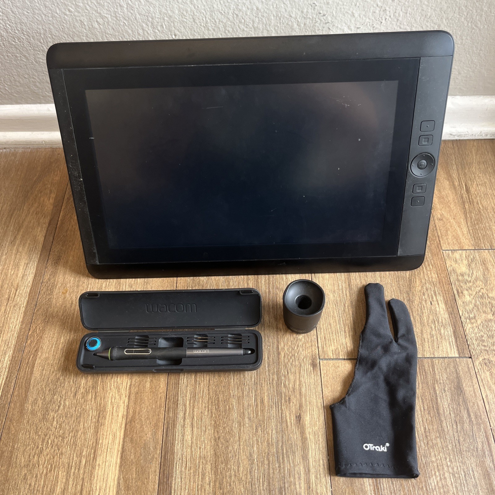 Wacom Cintiq 13HD Graphics Tablet DTK1301 | Pen Nibs Stand Glove | No Cables