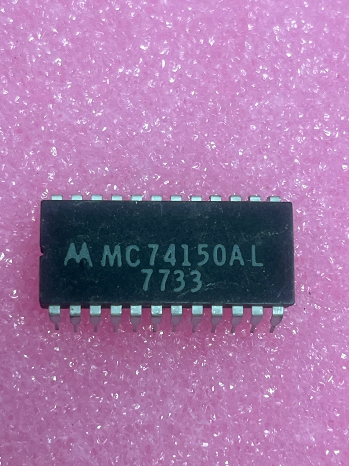 Motorola MC74150AL DIGITAL MULTIPLEXER 16-INPUT 24 pin Ceramic - NEW!