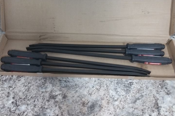 Dominator 60146 6 Pk 1/2 In Diameter 25 Ft Overall L Screwdriver Handle Pry Bar