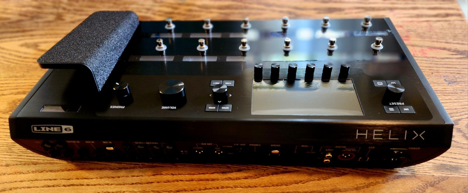 Line 6 Helix Digital Floorboard Multi-Effects Processor for Electric Guitar