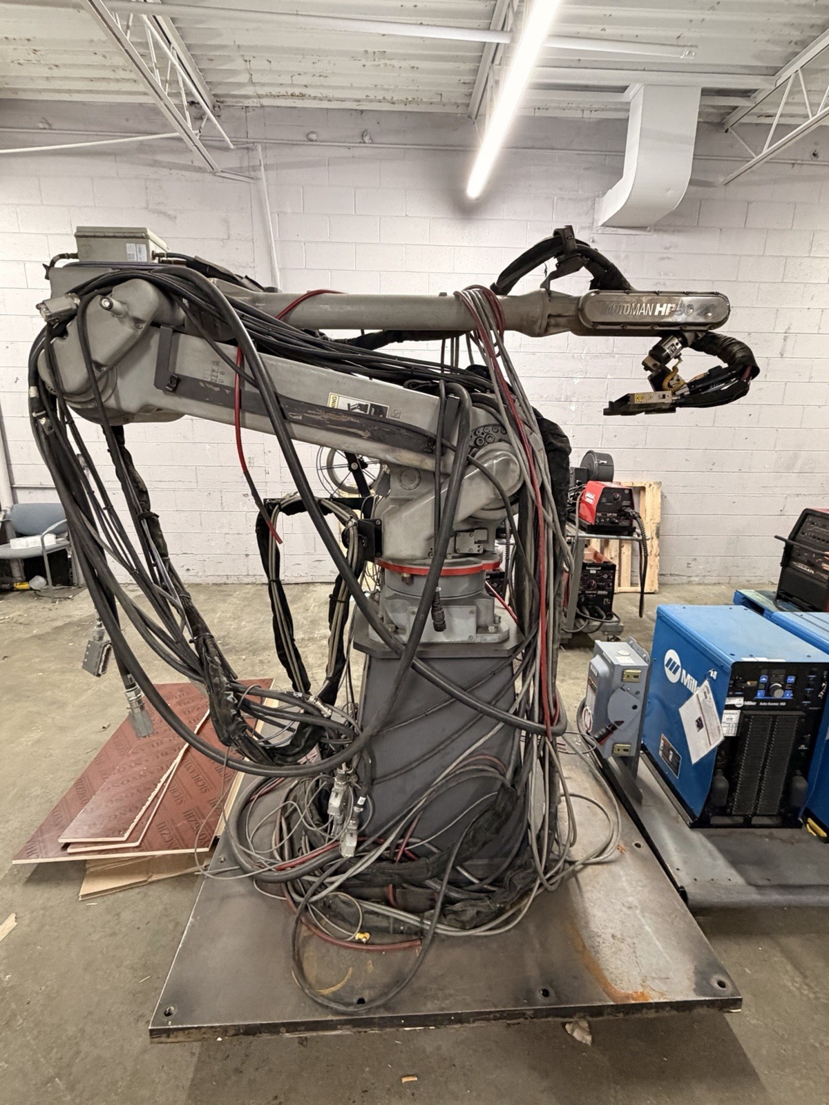MOTOMAN HP50-20 Welding Robot NX100 Control