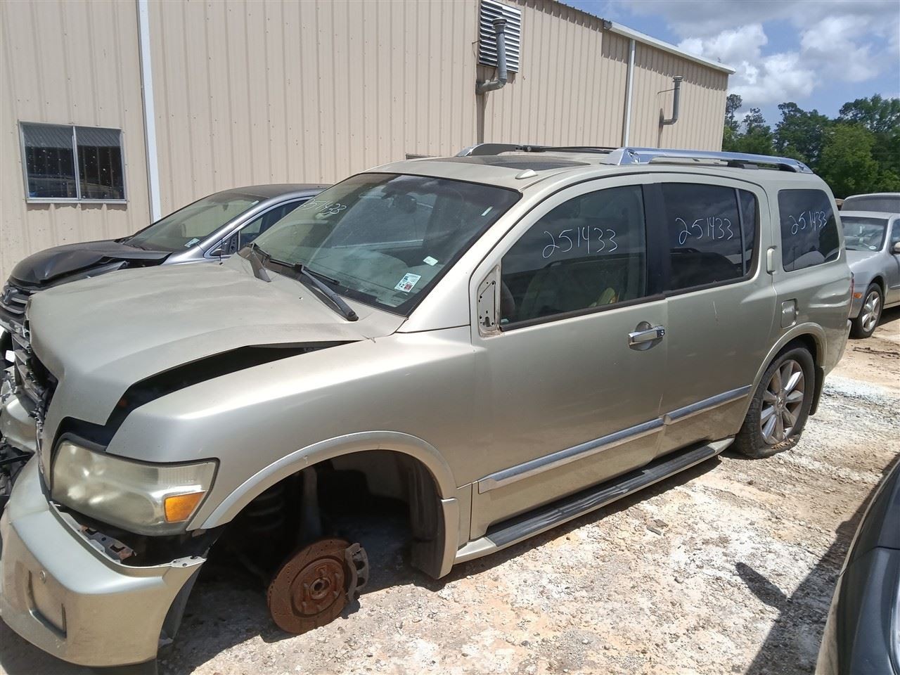 QX56      2009 Fuse Box Cabin 43654