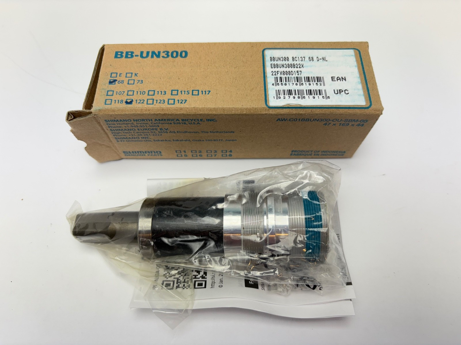 NIB Genuine Shimano BB-UN300 68x122.5mm Square Taper Bottom Bracket