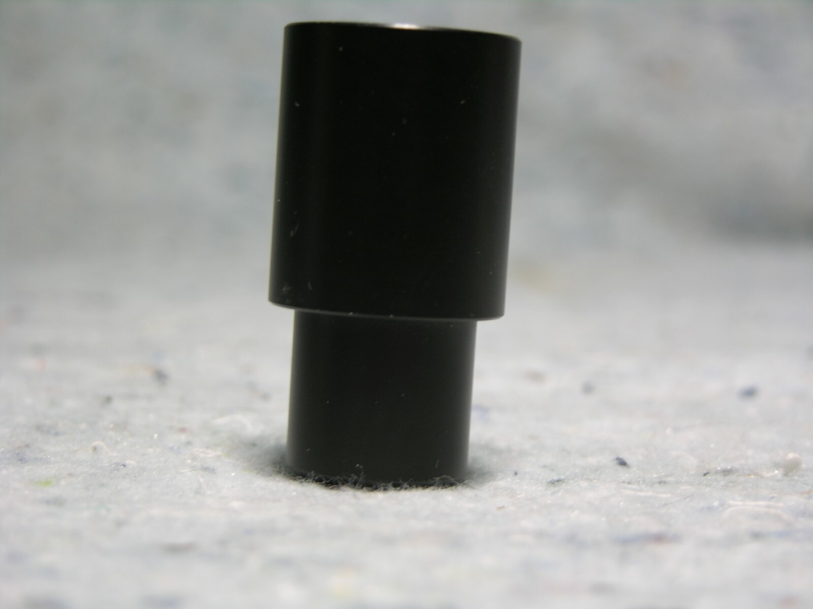 Microscope pin hole eyepiece for viewing conoscopic images