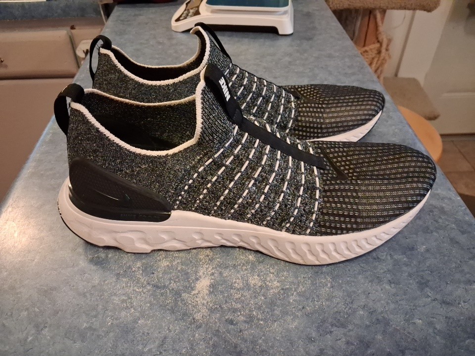 Men’s Nike React Phantom Run Flyknit 2 Oreo CJ0277-003 Size 12.5 Nice&Clean!