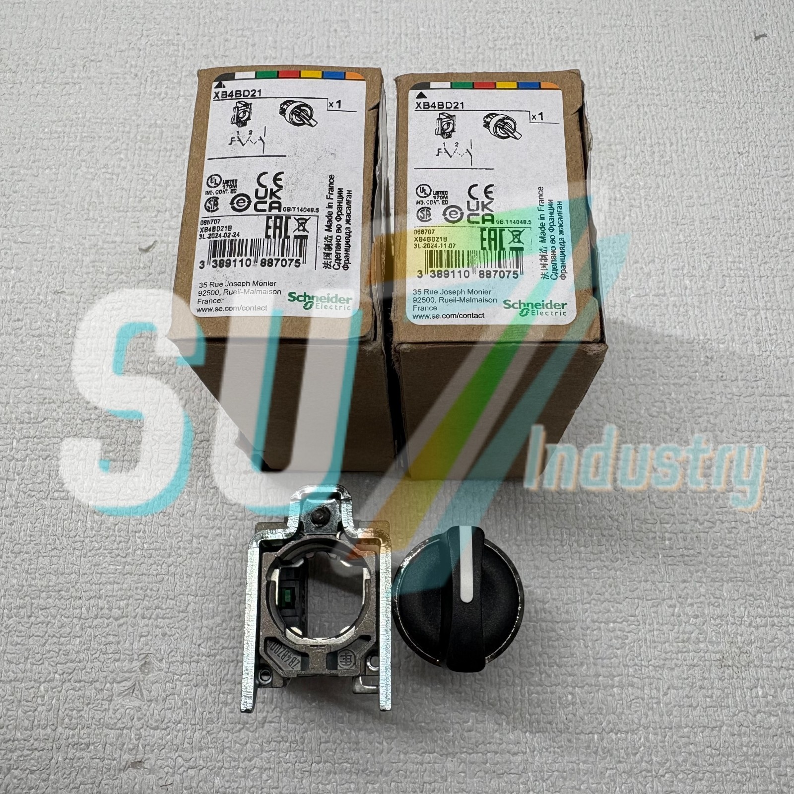 Schneider XB4BD21 metal selector switch # 1pcs New In Box