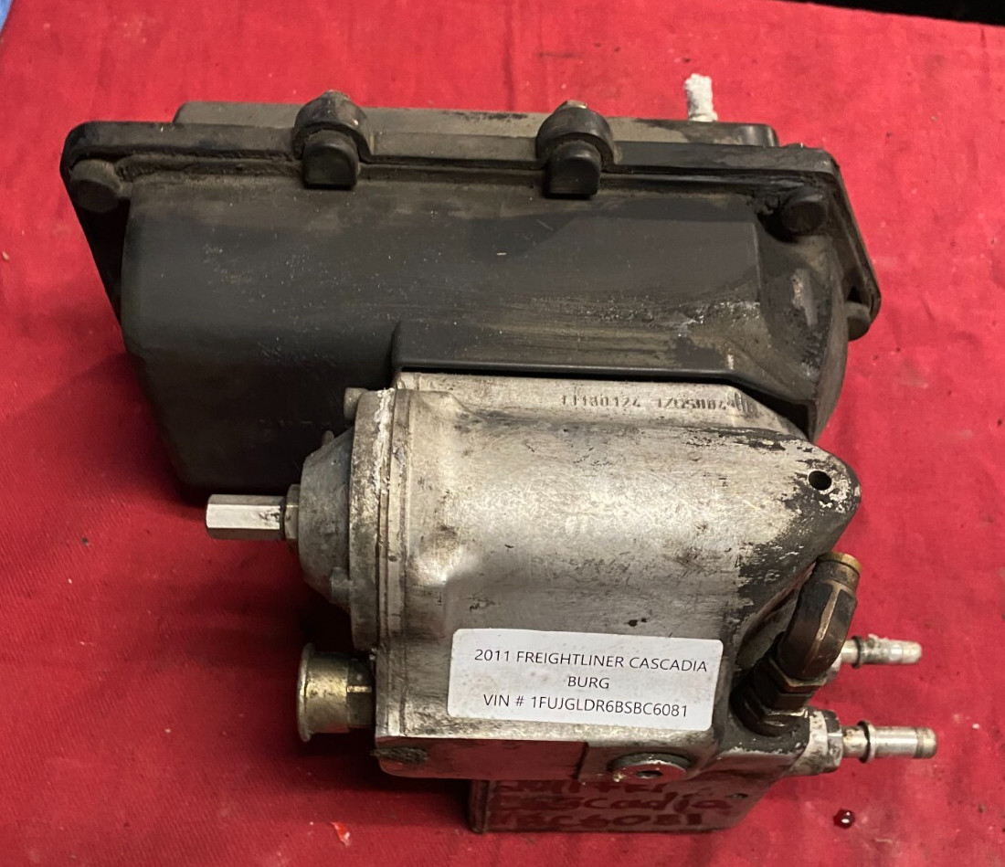 DD15 Exhaust Doser Pump,DEF PUMP, UREA INJECTION MODULE , HR13151227