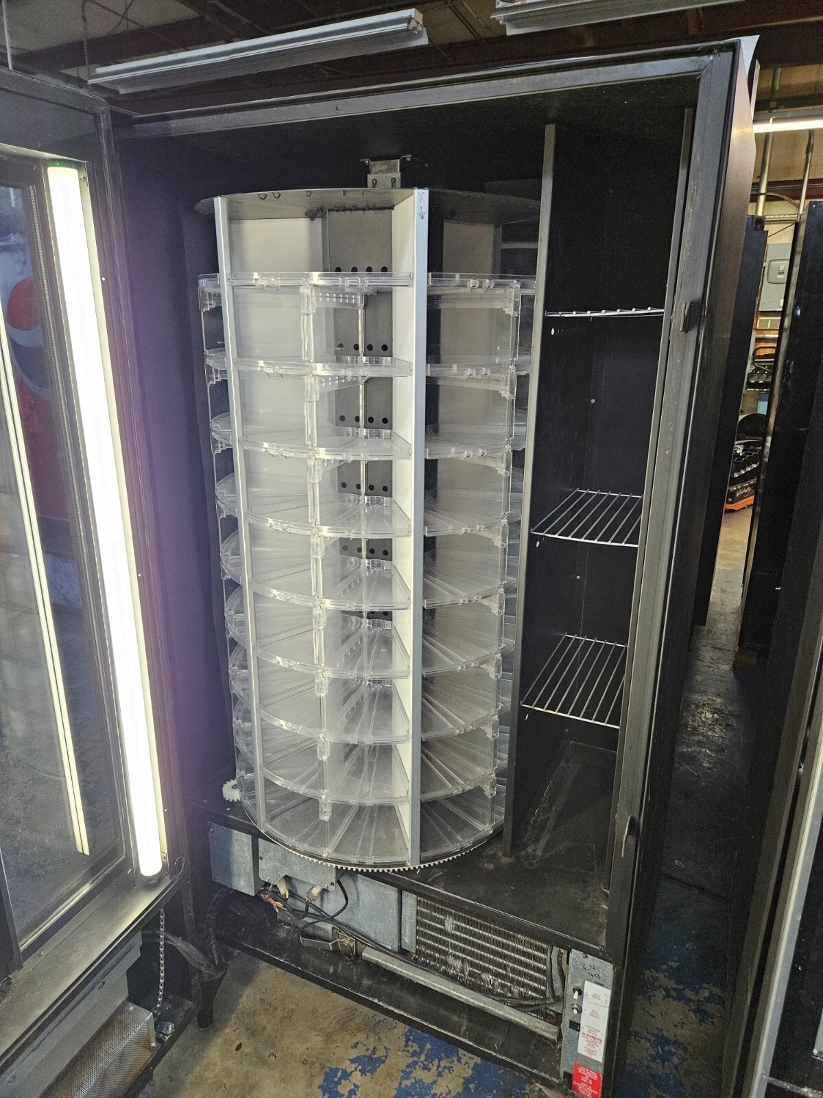 Not Homing/Cooling - Crane National Shoppertron 431 Cold Food Vending Machine