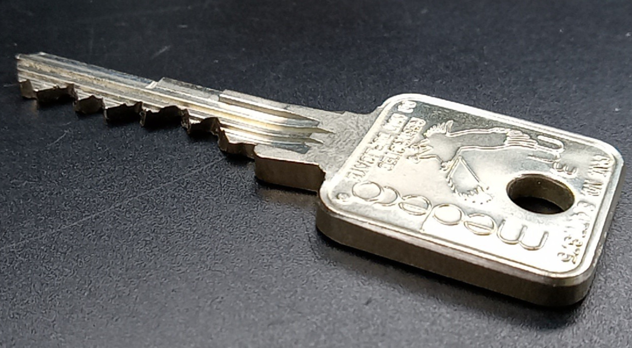 Medeco Key Eagle Collectors Do Not Duplicate DND Security Cut