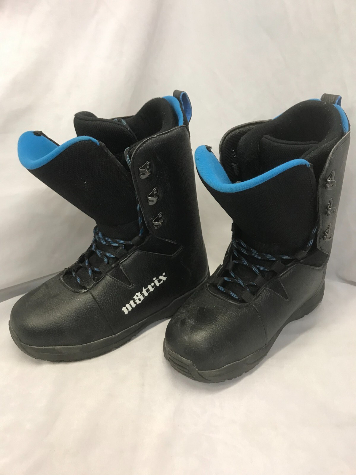 Matrix Model 680 Snow Shoes Size 10  Black & Blue Winter Clothing
