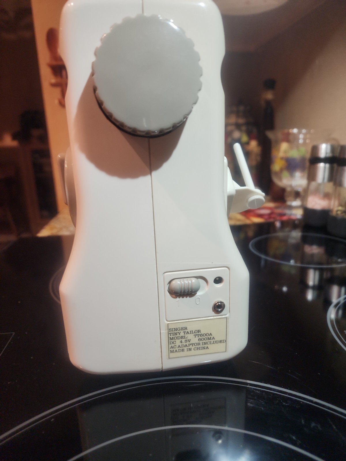 Singer Tiny Tailor Mending Machine TT600A in Original Box Sewing