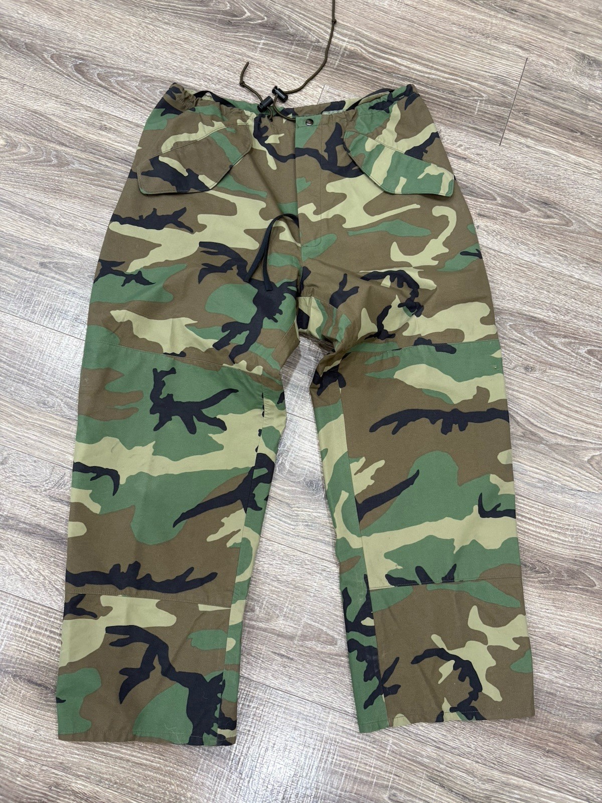 U.S. Army Woodland Camo GORE-TEX Cold WX Trousers Size Medium. Regular 31-35x29”