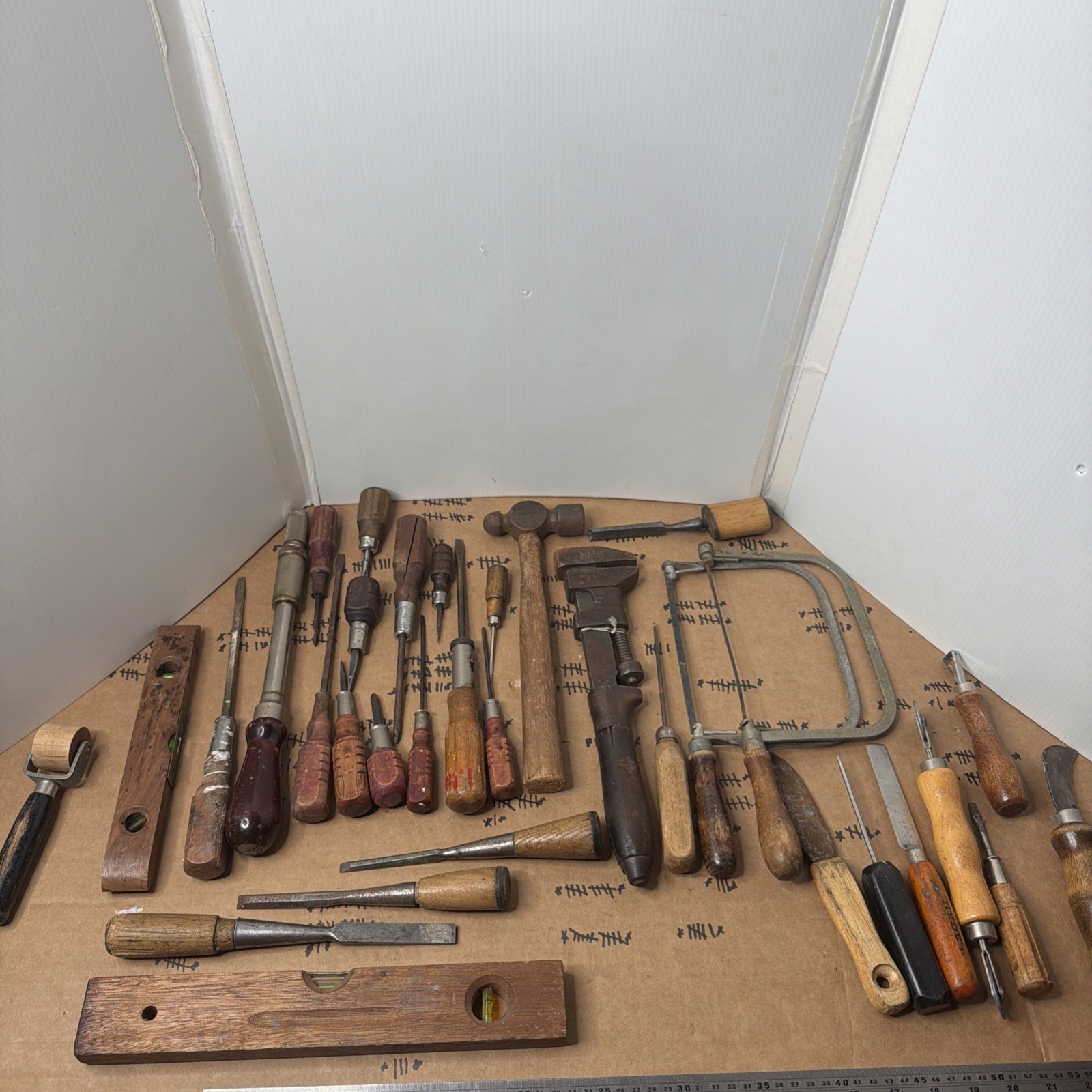 33 Vintage Wood Handle Tools Levels Chisel Screwdriver Saw Pic Knife Hammer