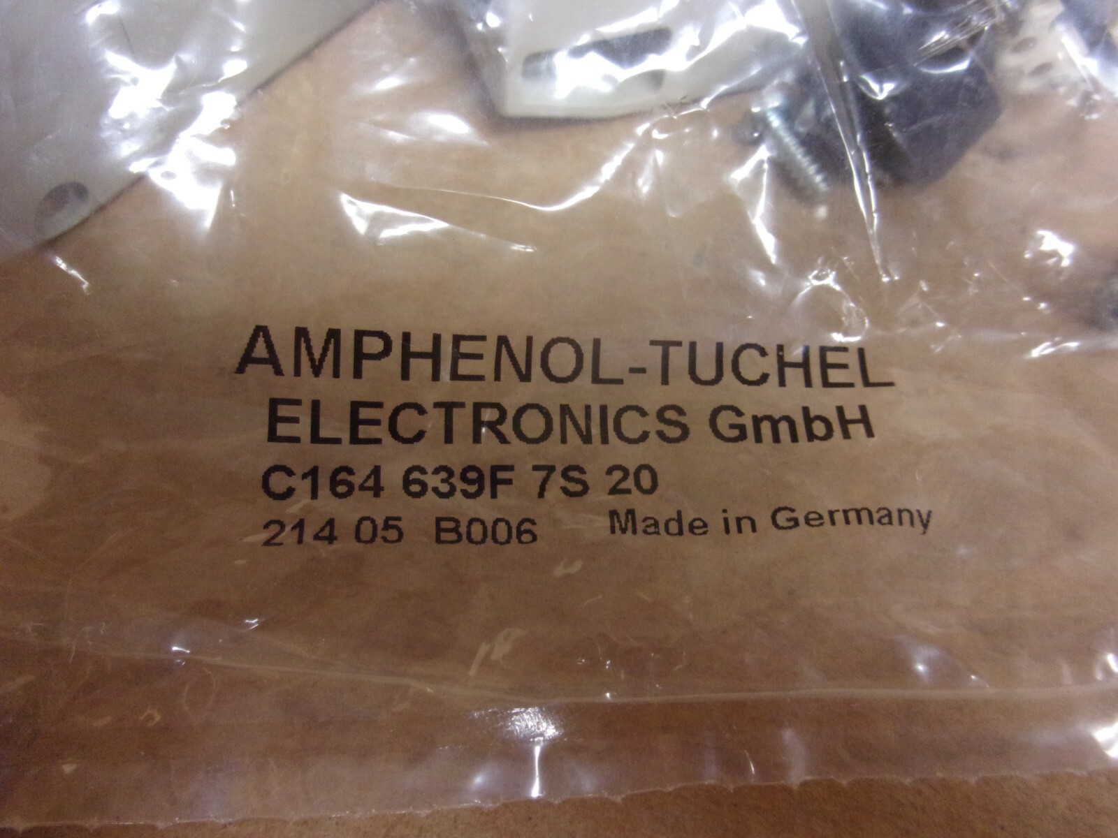 Amphenol - Tuchel Electronics C164 639F 7S20 Socket , New
