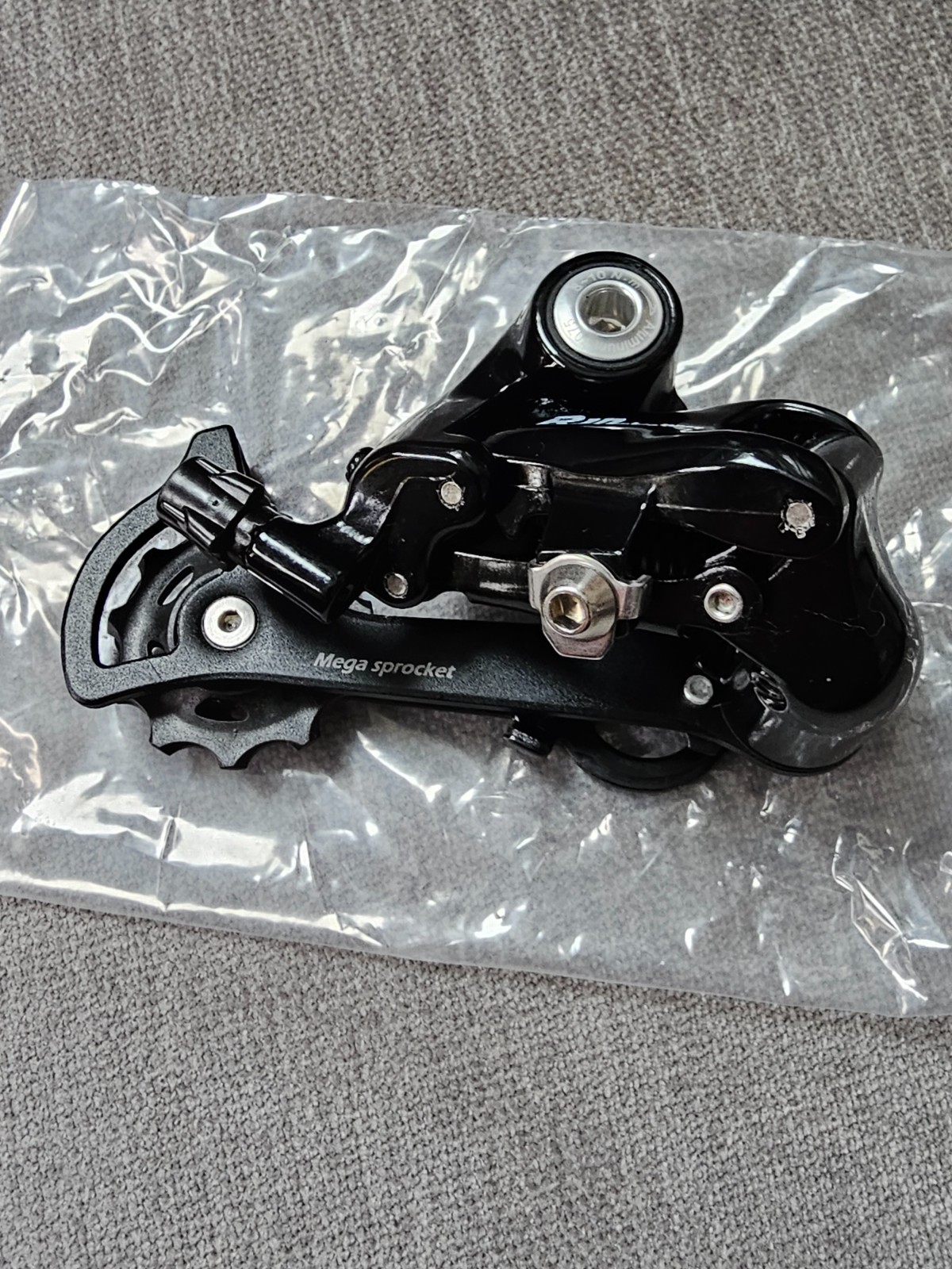 microSHIFT R10 Rear Derailleur - 10-Speed, Medium Cage, Shimano Road Compatible