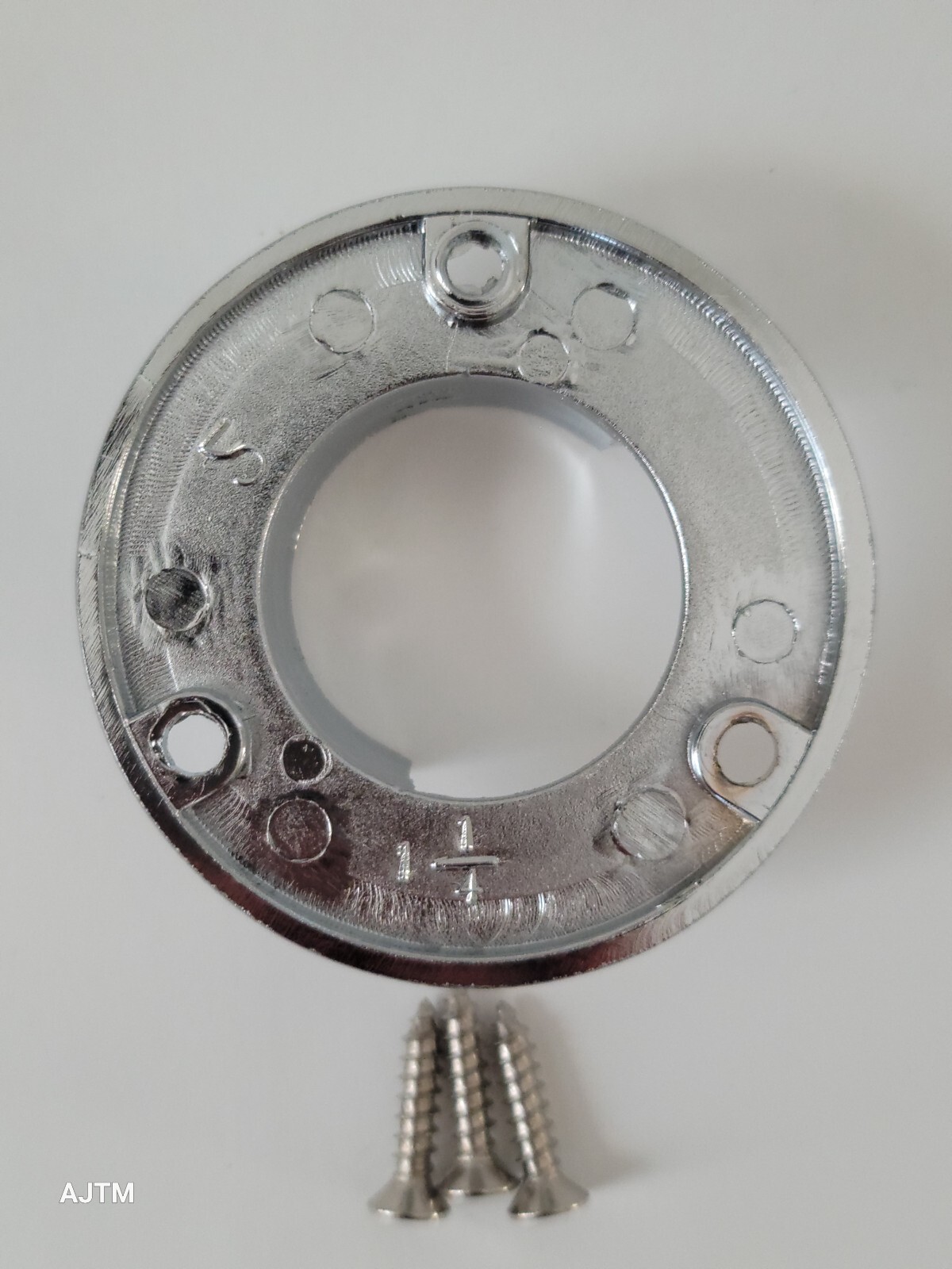 Closet Rod 1-1/4 Round Socket Open End Chrome Plated W/Screws (1 pack)