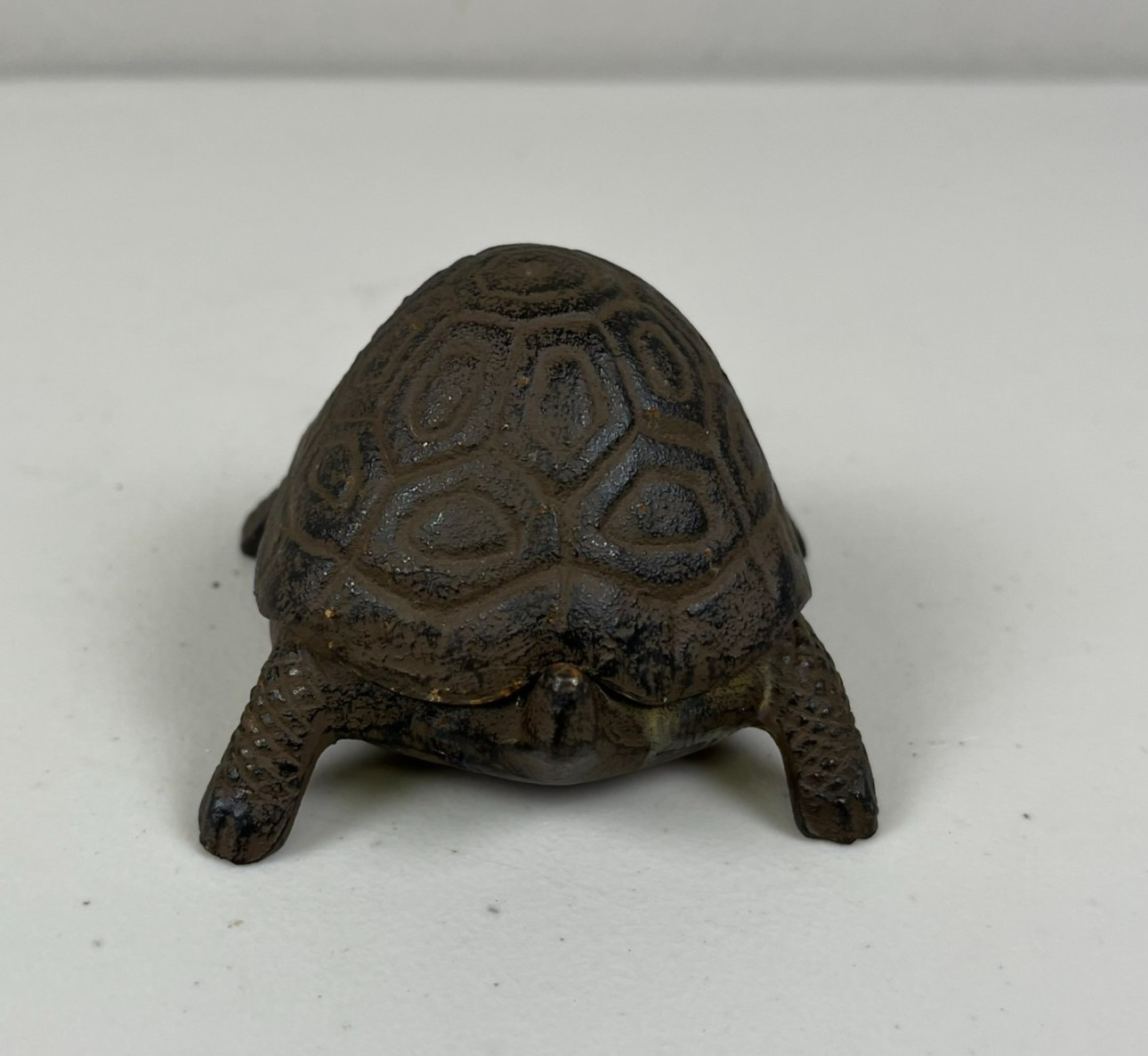 VINTAGE Turtle Hide A Key Box Hideaway Rustic Cast Iron Garden Figure Tortoise