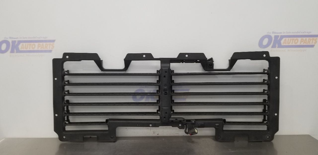 18 CHEVY SUBURBAN 1500 AIR SHUTTER 5.3L