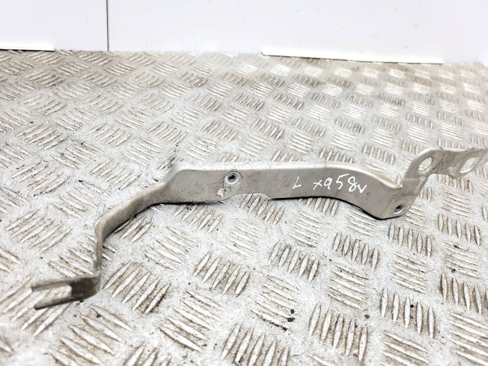 AUDI A6 C7 2012 FRONT LEFT BUMPER BRACKET MOUNT SUPPORT 4G0807591