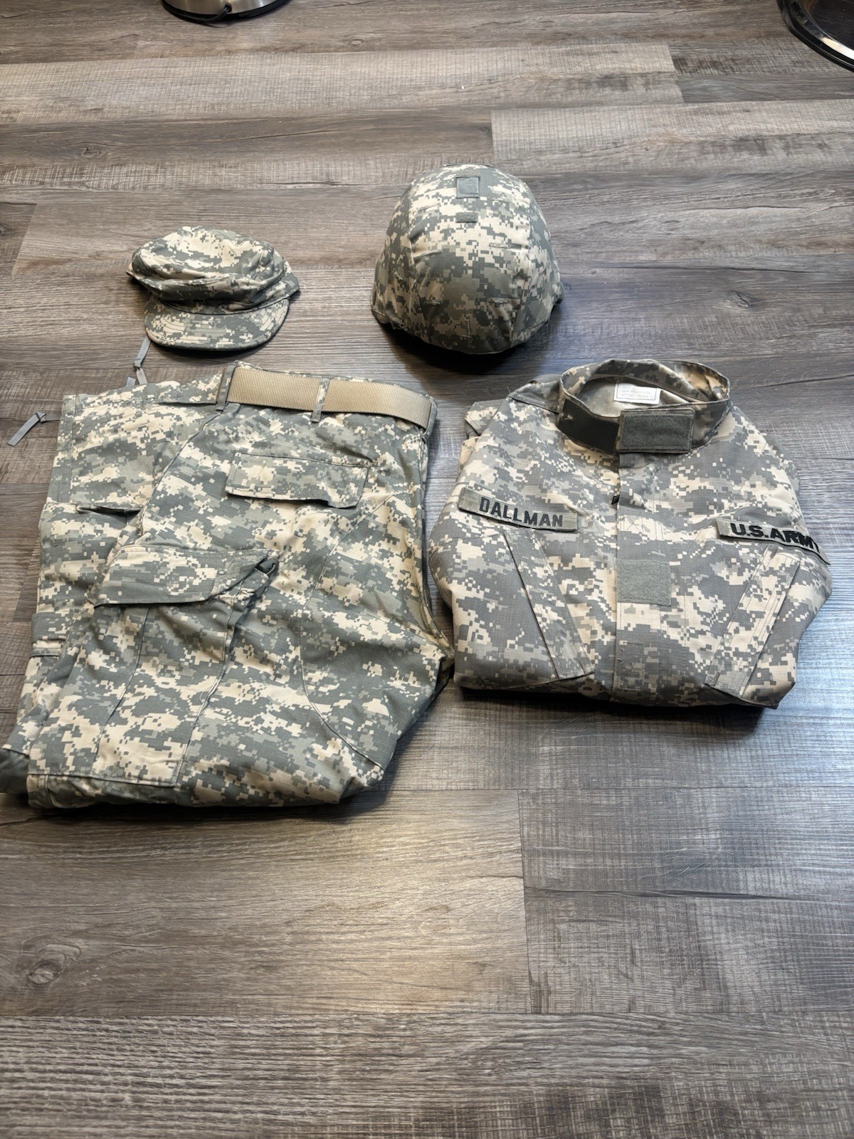 GWOT US Army Uniform Grouping W/ Med ACH Helmet OIF OEF Combat Military