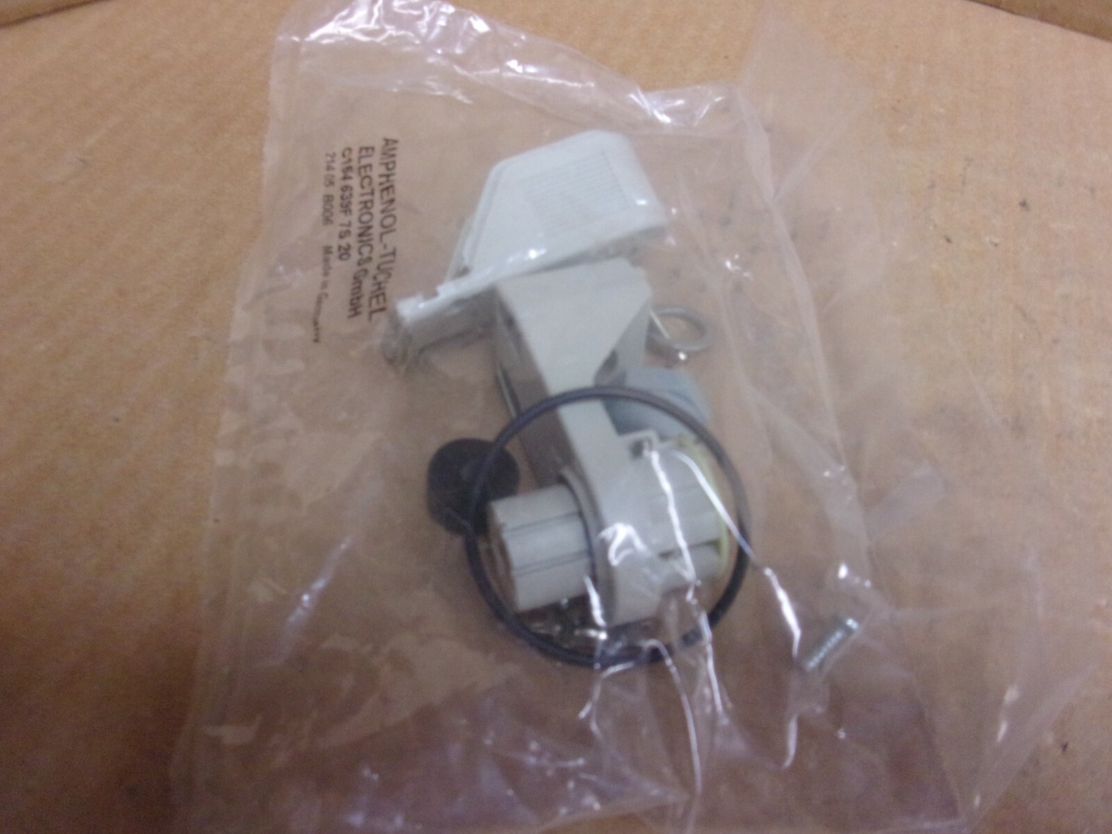 Amphenol - Tuchel Electronics C164 639F 7S20 Socket , New
