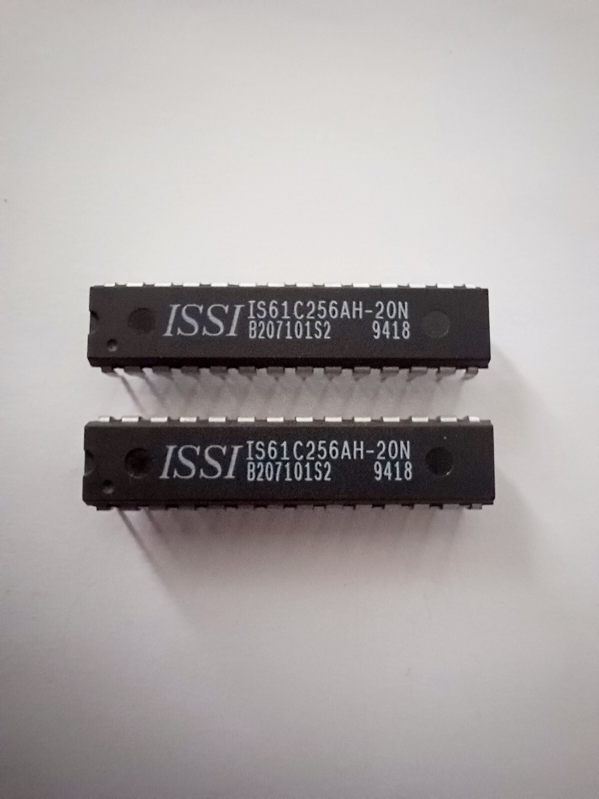 Lot of 2*  ISSI IS61C256AH-20N  IC Chips SRAM 32Kx8  DIP-28 STATIC RAM, NOS