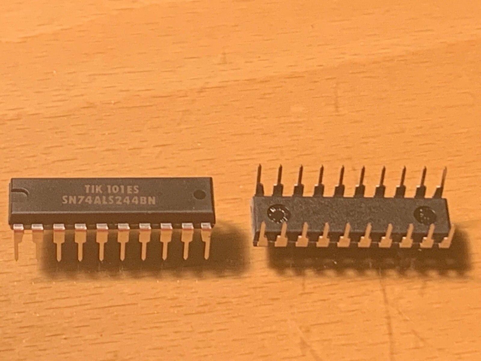 SN74ALS244BN - TI - 20 PIN DIP - BUFFER/ LINE DRIVER - NOS.