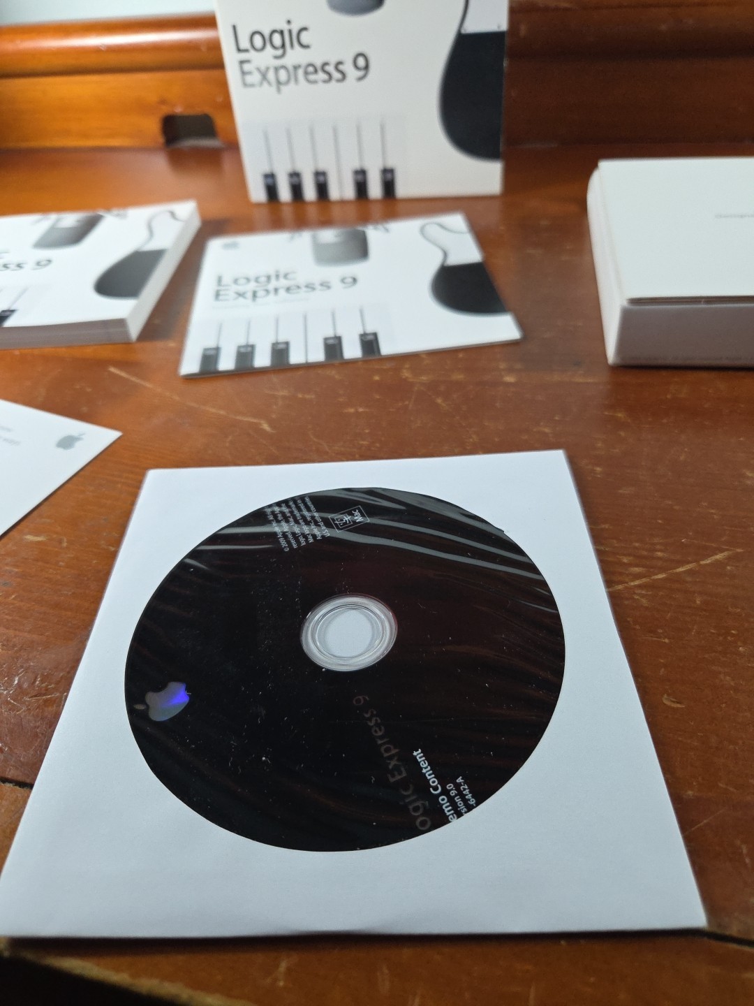 Apple Logic Express 9 Music Editing/Composing for Intel-based (Mac) w/ Key Read