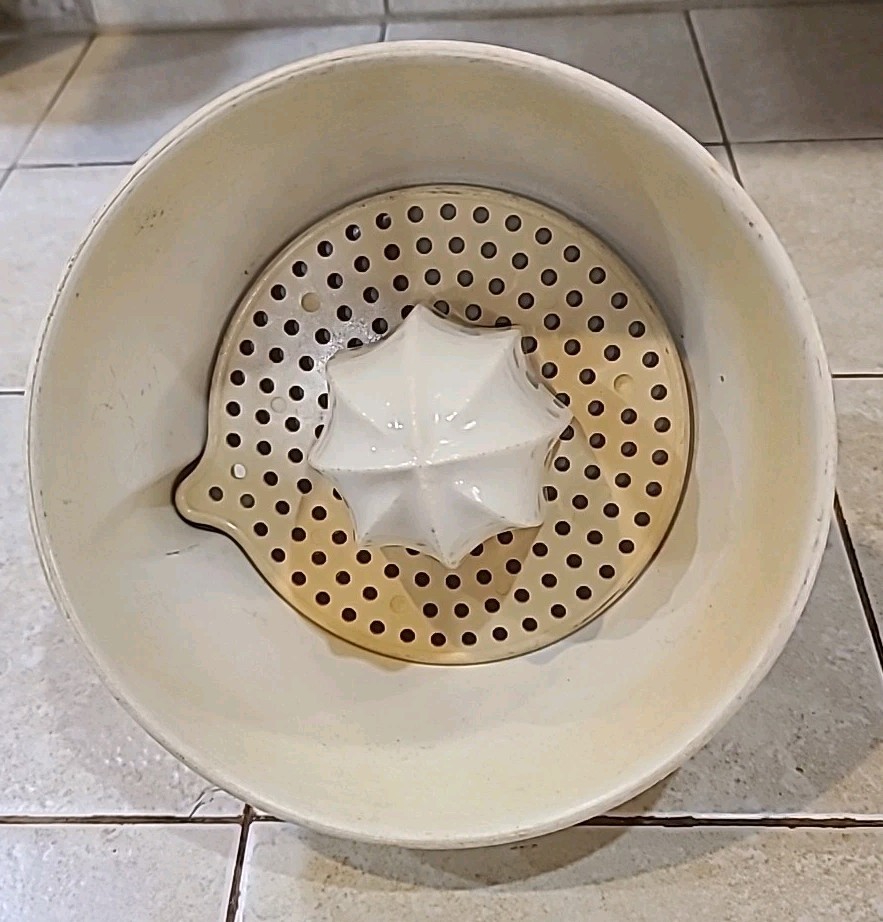 Replacement Sunbeam Mixer Juicer Attachment Bowl/Strainer P-3074-3