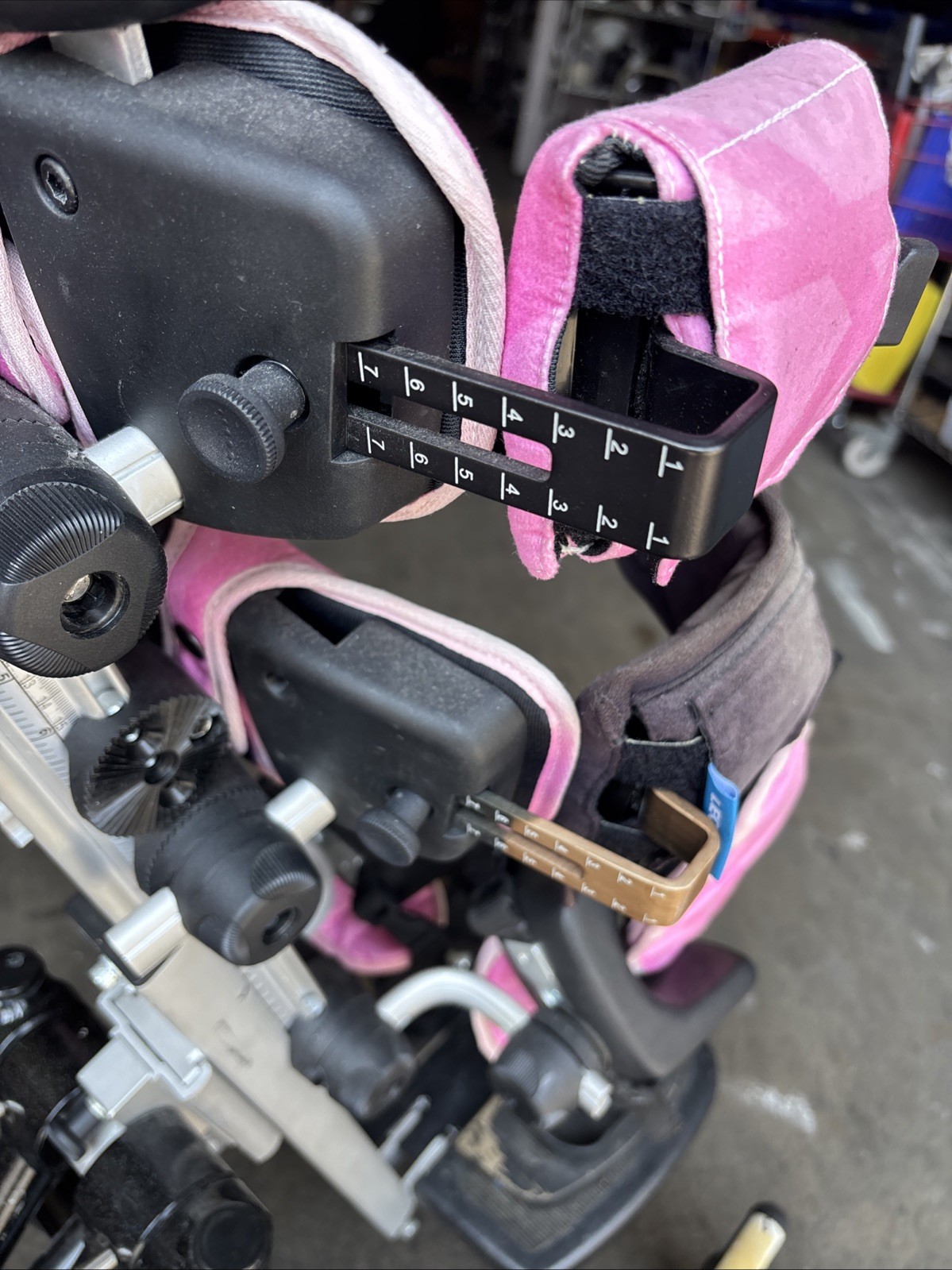 Leckey Squiggles Stander 1 - 118-764 - Pink