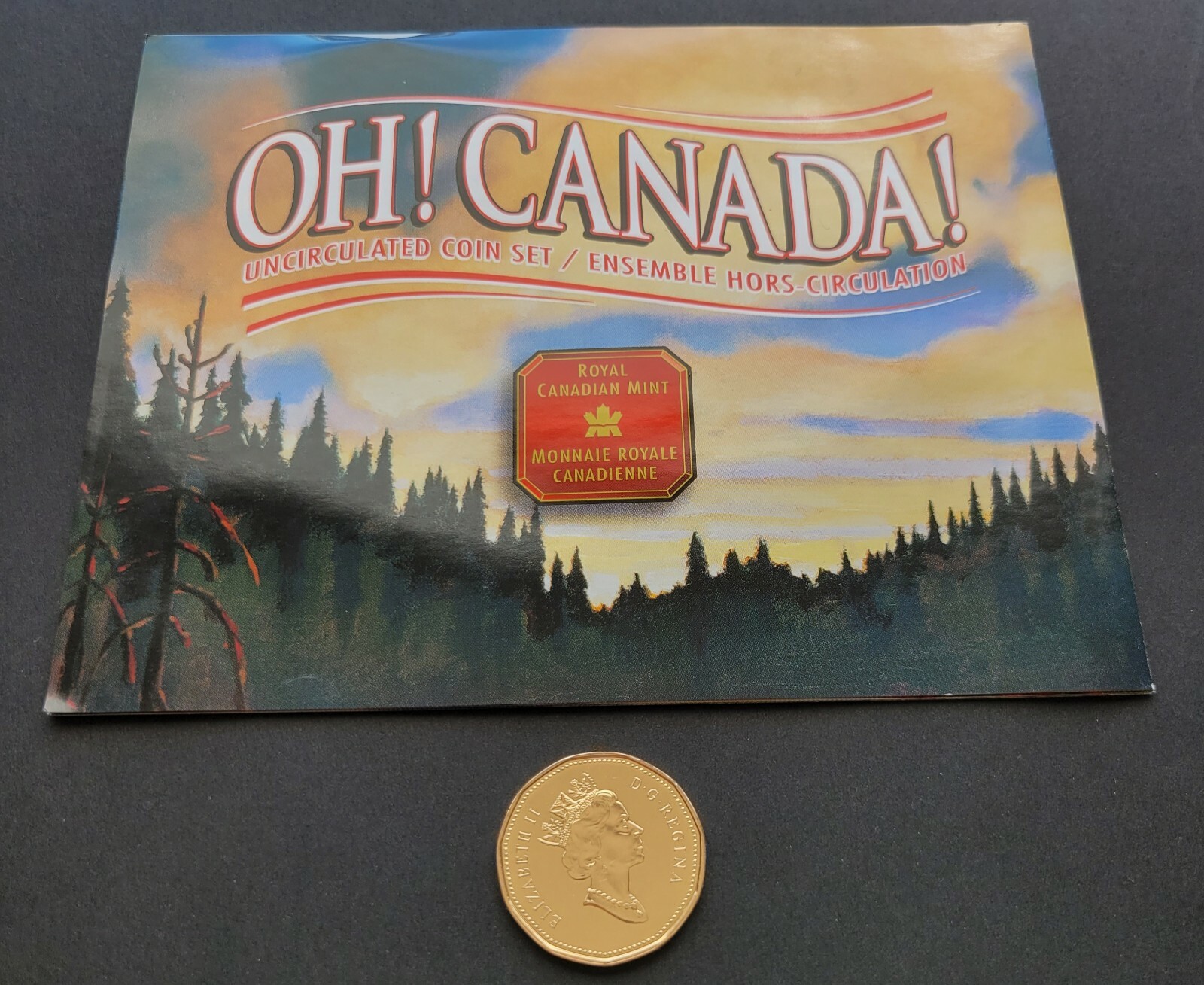 *** CANADA LOONIE 2001 *** FROM MINT SET *** BETTER DATE ***