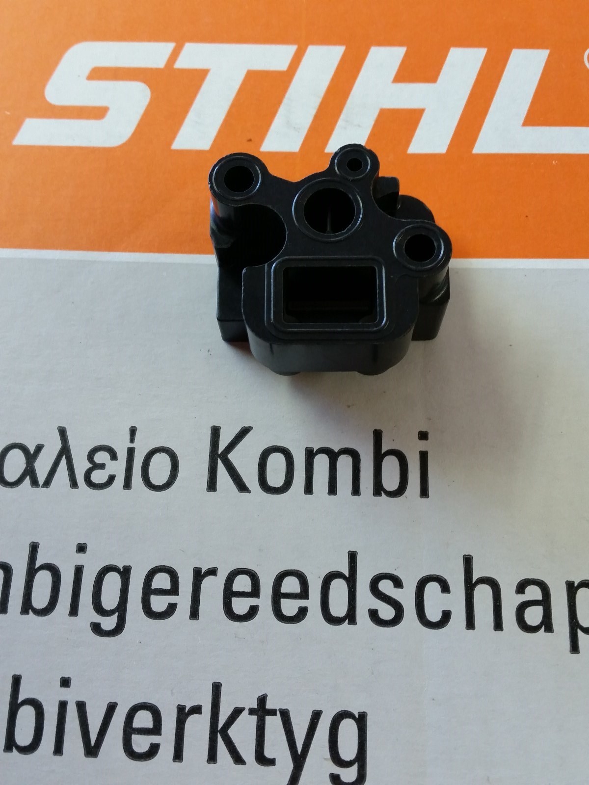 STIHL FS83 FC83 FS73 FC73 HT73 OEM CARBURETOR MOUNTING FLANGE 4141 121 1600 CARB