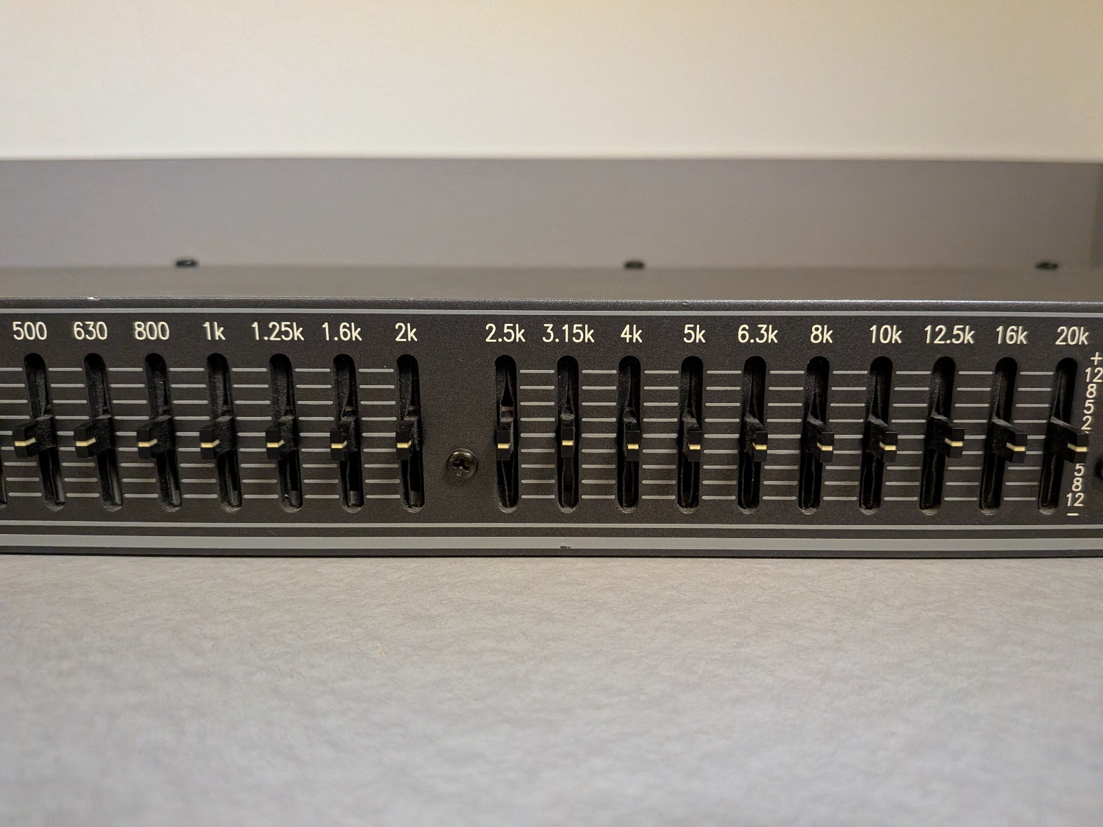 Rane ME30 Rack Mountable Graphic Equalizer EQ Missing One Knob