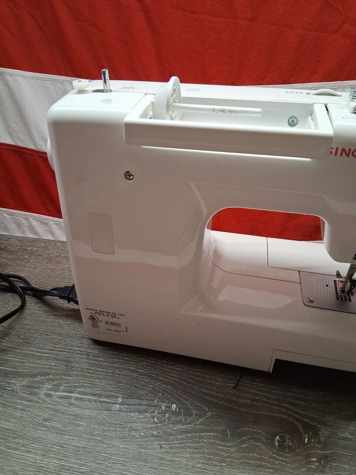 Singer Model 1120 Portable Domestic Home Sewing Machine Tested Working