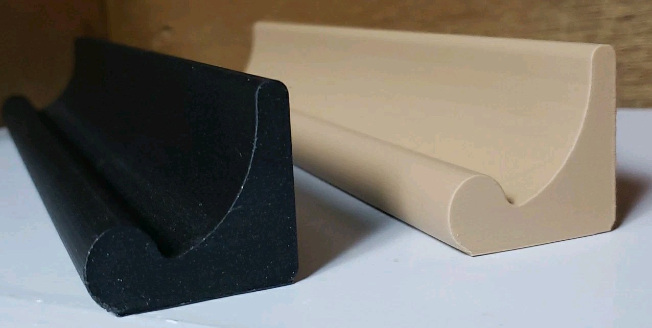 Qwirkle Tile Holders - Set of 4 Beige or black color -Plastic - 2 Styles