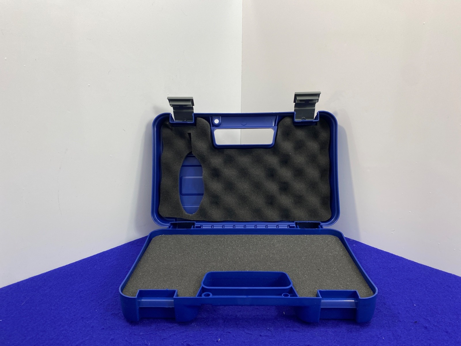 Smith&Wesson Factory Blue Hard Case with Foam Insert & Hoppes Cloth Factory OEM