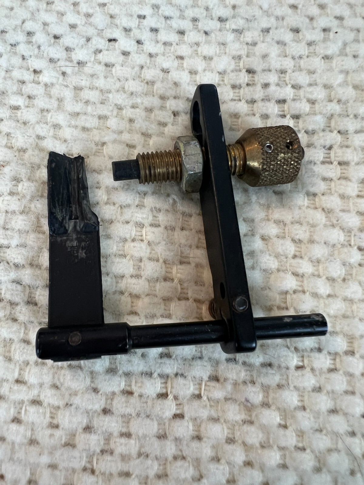 Archery Flipper Plunger Rest