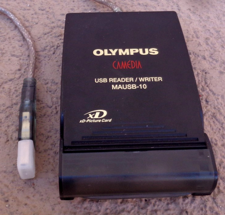 OLYMPUS CAMEDIA MAUSB-10 USB PICTURE CARD READER/WRITER USED
