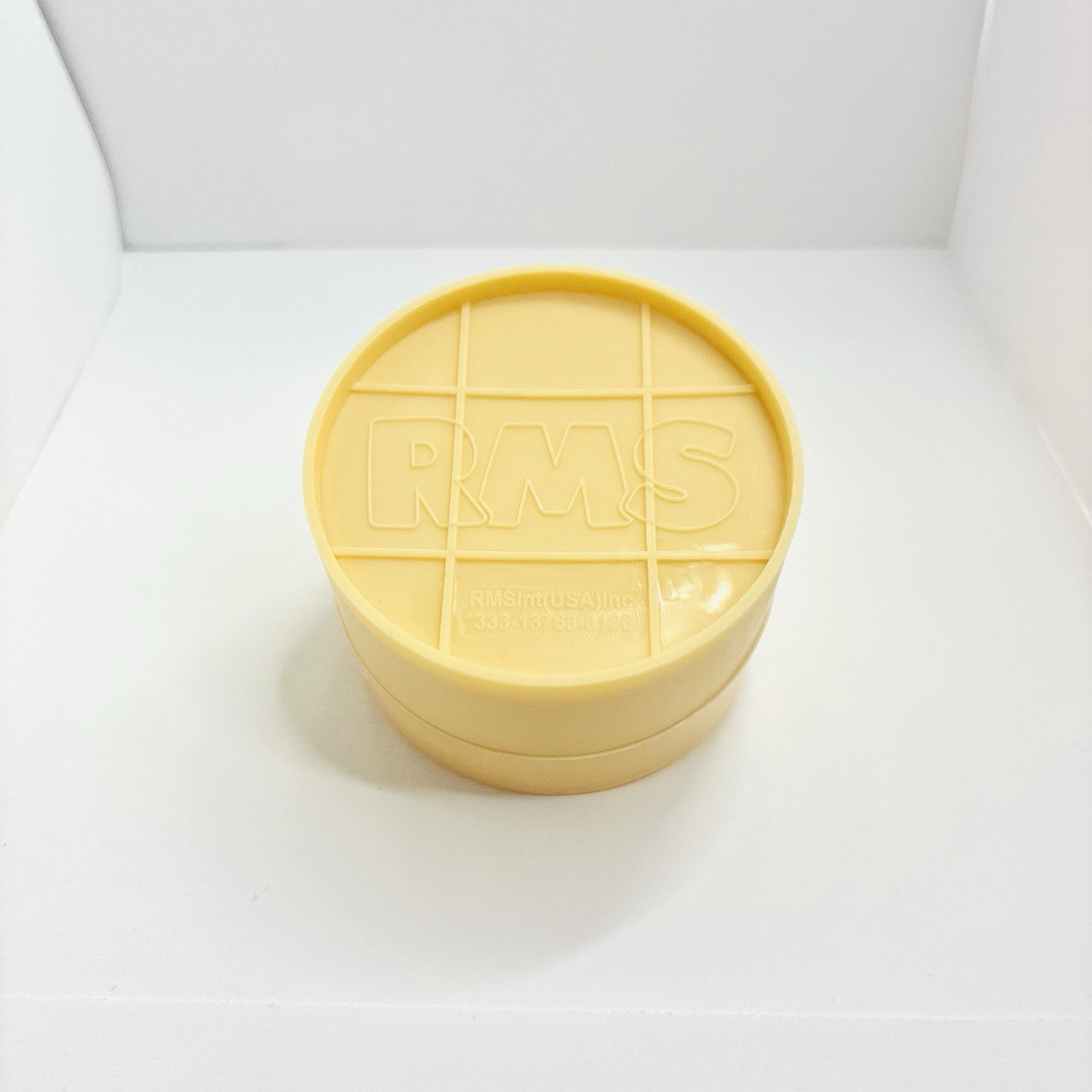 RMS Light Blue Tear-Resistant Gel Squeeze Ball with Beige Plastic Container