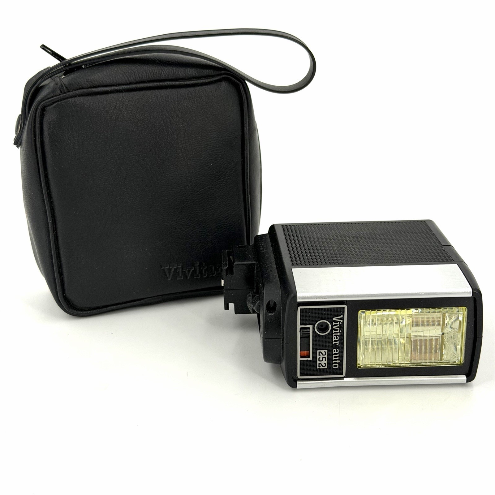 Vivitar 252 Auto Flash, Backlit Dial, W/ Sync Cable + Case, Excellent Condition