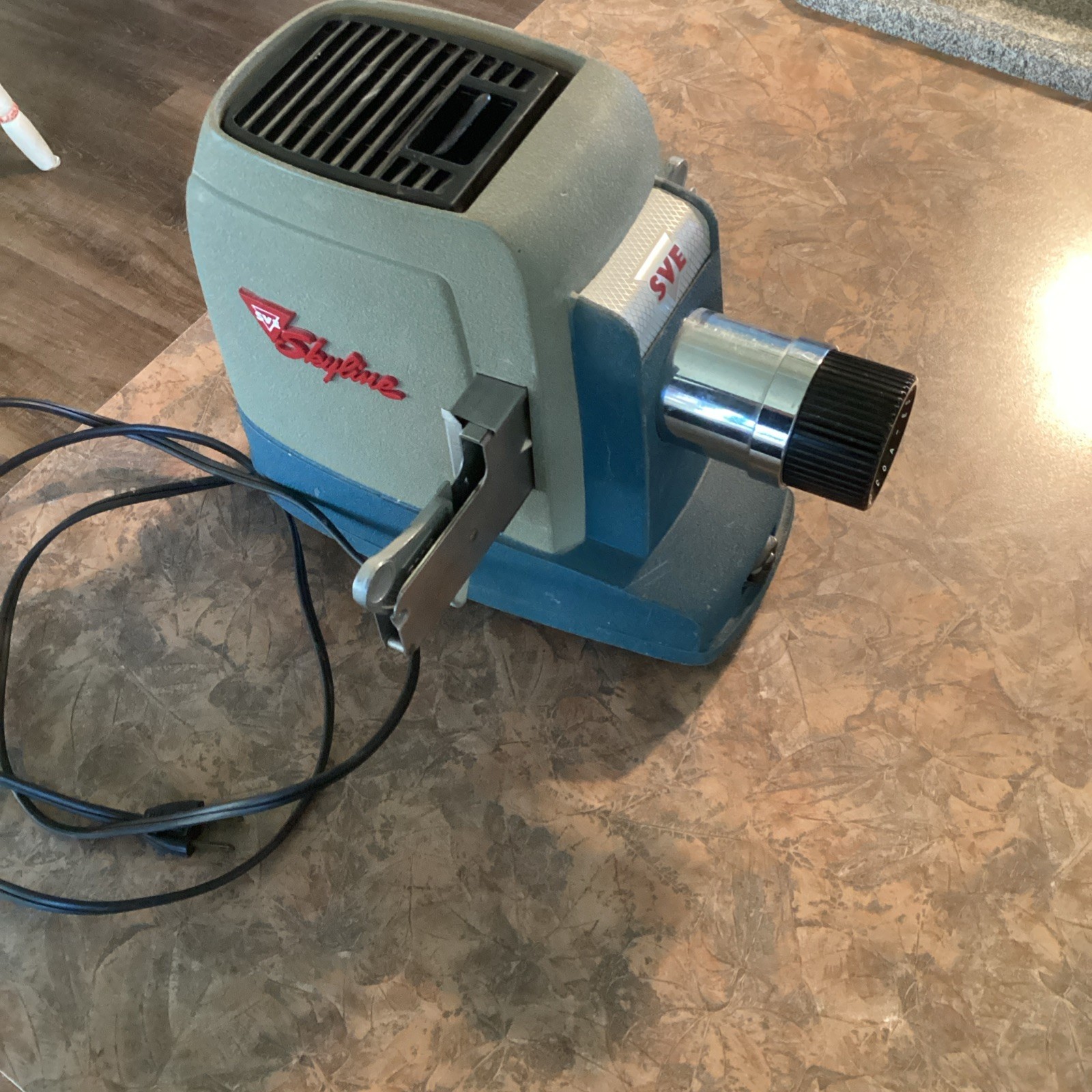 Vintage SVE Skyline Slide Projector Untested For NICE DISPLAY ITEM Or For Parts