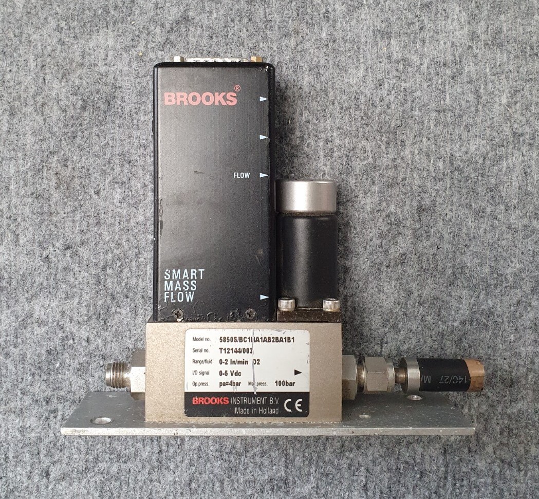 BROOKS INSTRUMENT 5850S / BC1HA1AB2BA1B1 SMART MASS FLOW