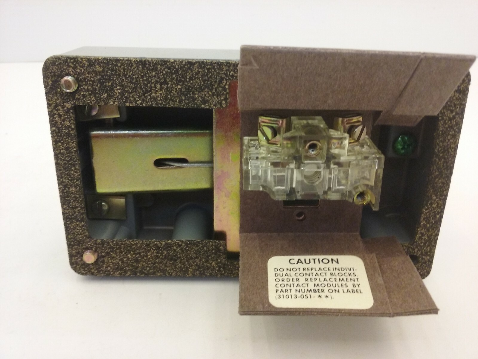 SQUARE D 9001 P-2 PUSH BUTTON CONTROL STATION SWITCH RED-STOP SERIES B NIB