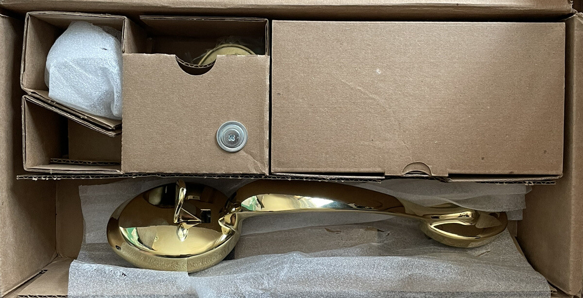 Schlage Plymouth Handleset w Flair Interior Lever Right Hand in Bright Brass